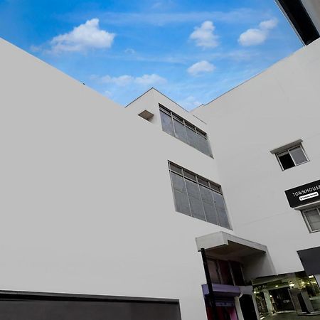 Super Townhouse Arcot Road Near Kauvery Hospital 钦奈 外观 照片