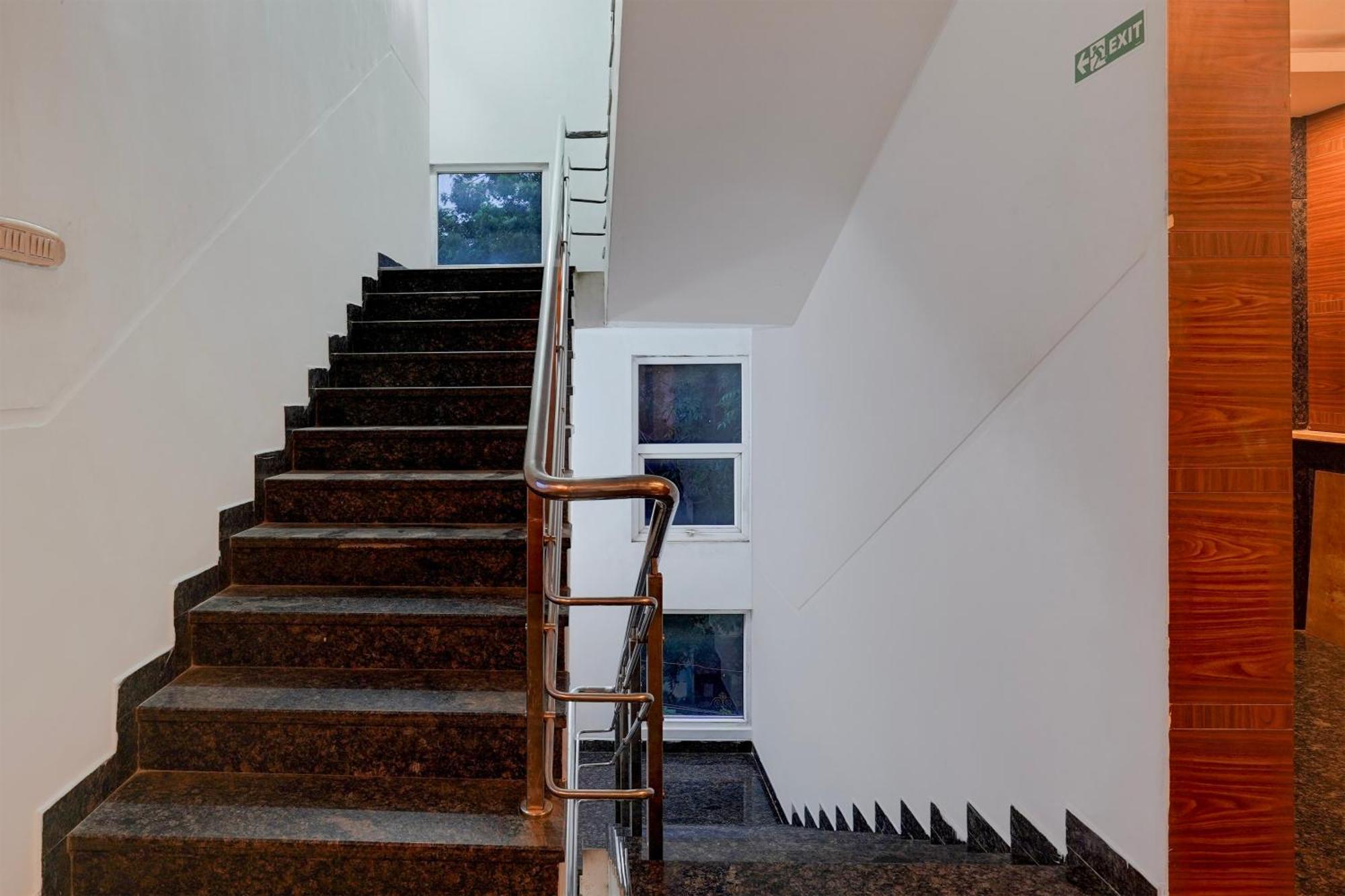 Super Townhouse Arcot Road Near Kauvery Hospital 钦奈 外观 照片