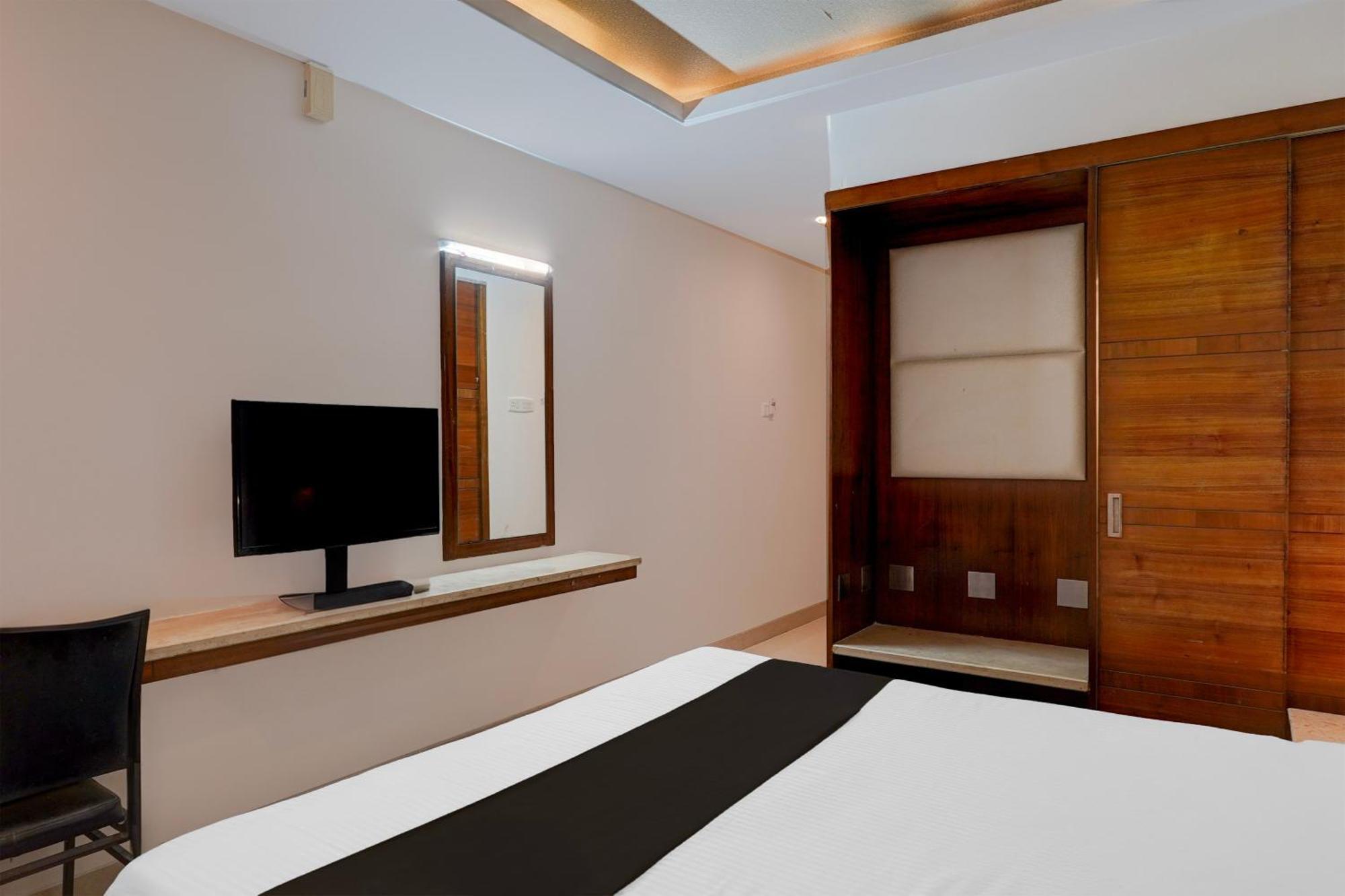 Super Townhouse Arcot Road Near Kauvery Hospital 钦奈 外观 照片